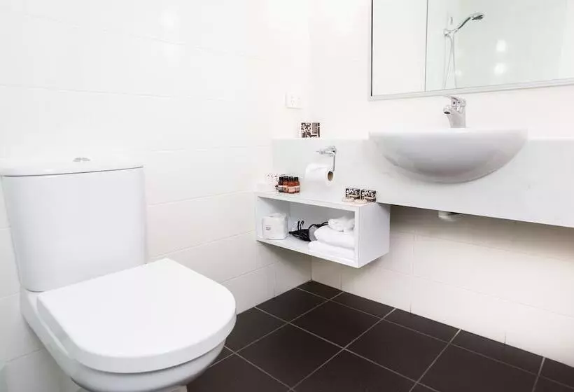 デラックススタジオ, St Ives Apartments