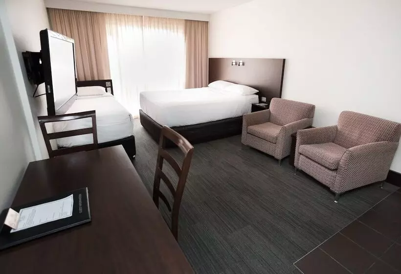 デラックススタジオ, St Ives Apartments
