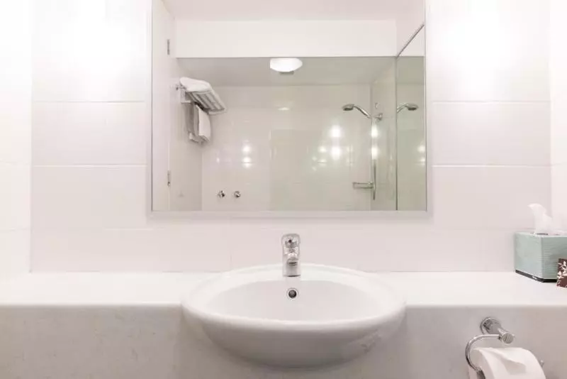スーペリアスタジオ, St Ives Apartments
