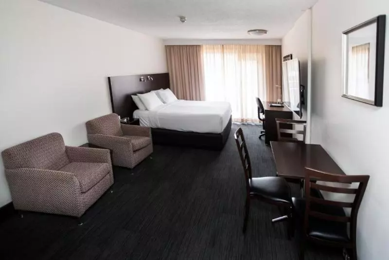 デラックススタジオ, St Ives Apartments