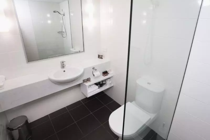 デラックススタジオ, St Ives Apartments