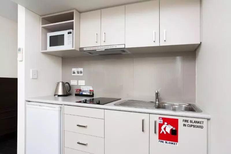 デラックススタジオ, St Ives Apartments