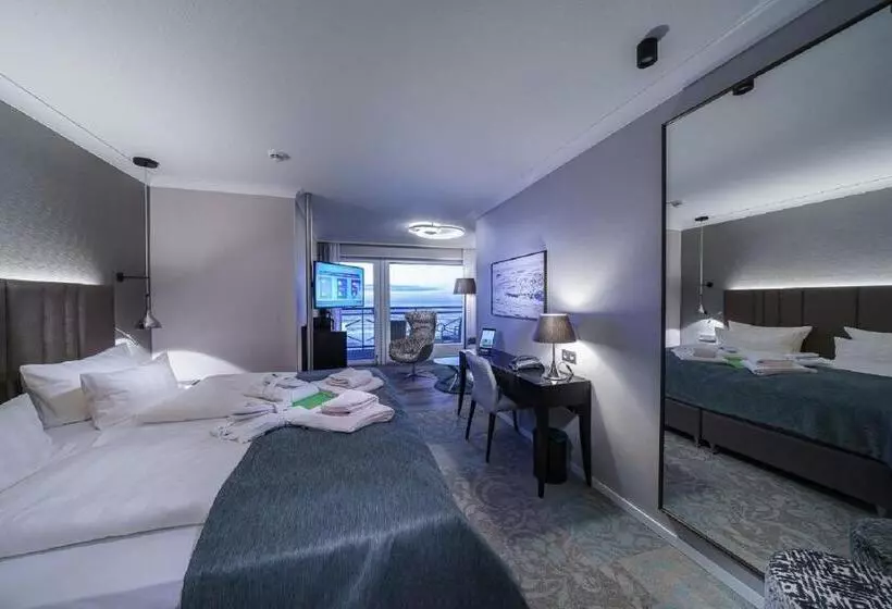 اتاق استاندارد با بالکن و چشم‌انداز دریا, Strandhotel Duhnen