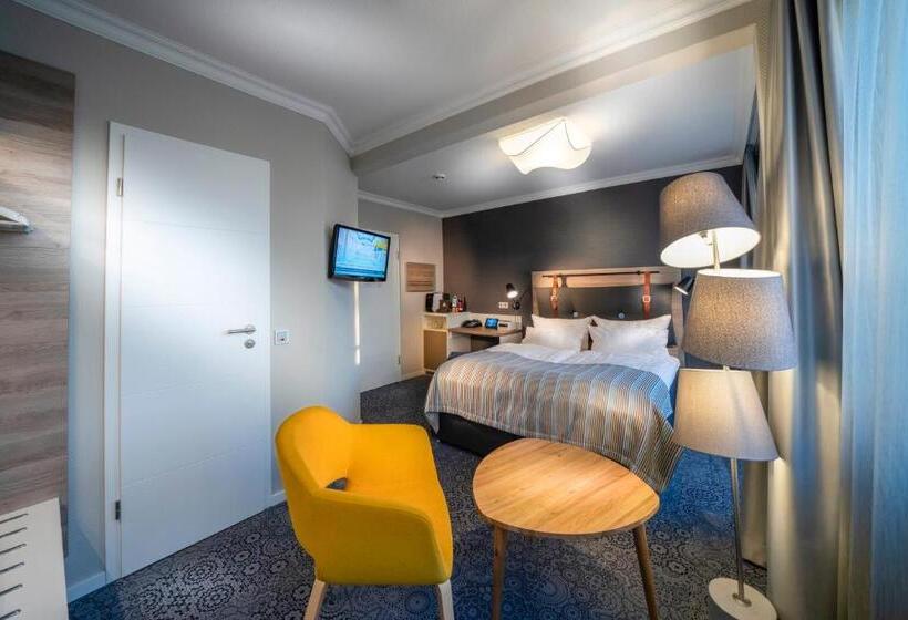 اتاق اساندارد با چشم‌انداز جانبی به دریا, Strandhotel Duhnen