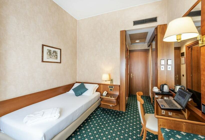 标准单人间, Ascot