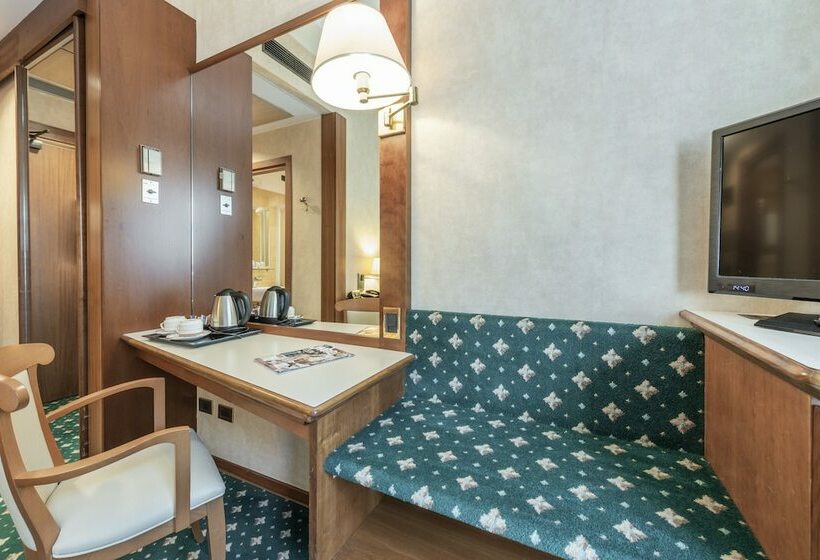 标准单人间, Ascot