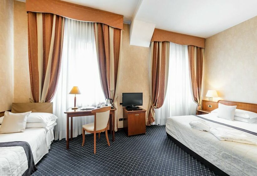 标准三人间, Ascot