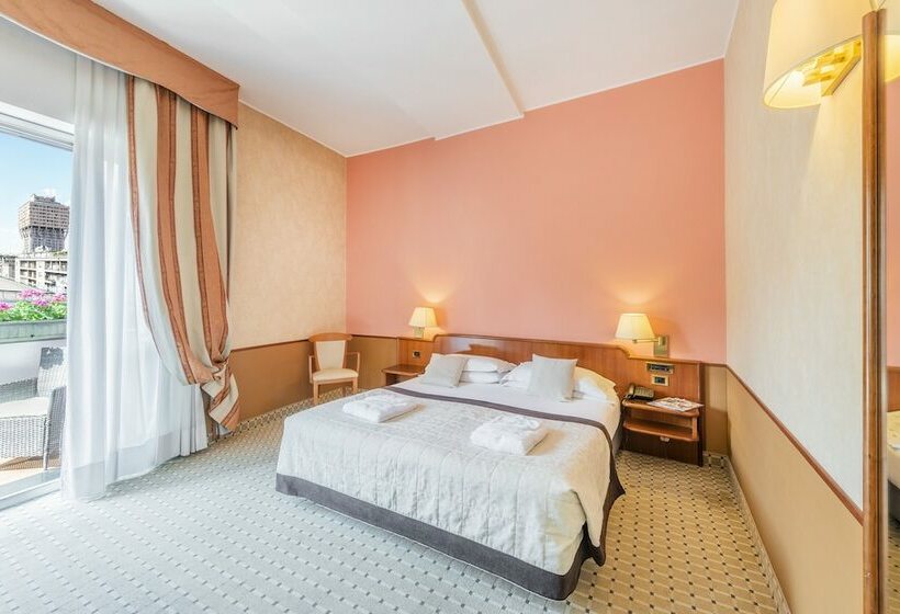 标准三人间, Ascot