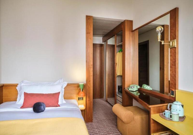 标准单人间, Ascot