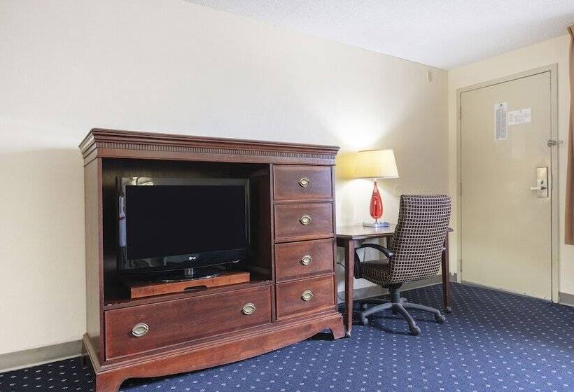 Номер Стандарт 2 Двуспальные Кровати, Days Inn Airport