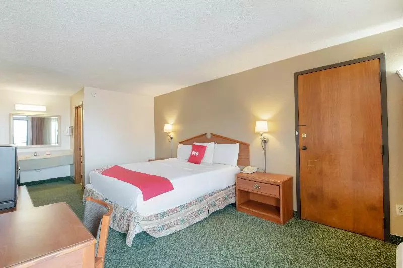 キングサイズベッドのデラックスルーム, Days Inn Airport