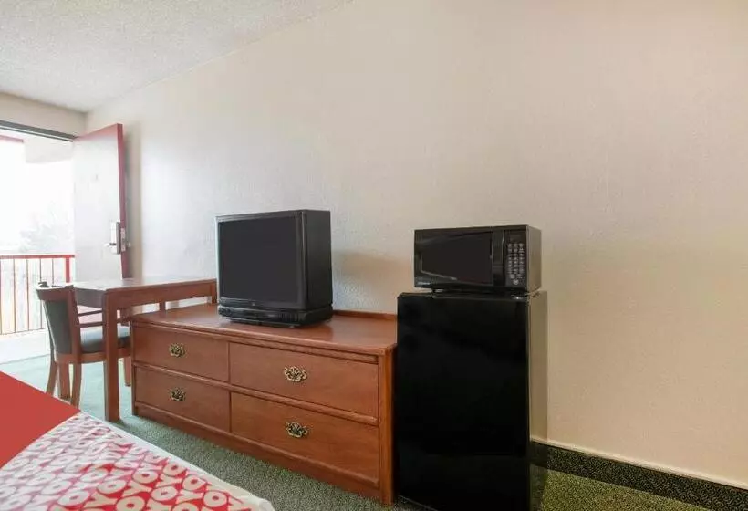 身障者適用キングサイズベッドルーム, Days Inn Airport