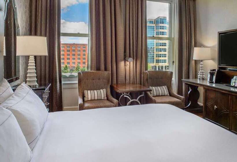 带大床的行政房间, Hilton Budapest