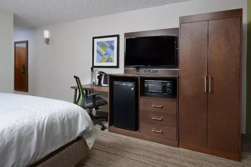 身障者適用キングサイズベッドルーム, Holiday Inn Express Danville, An Ihg