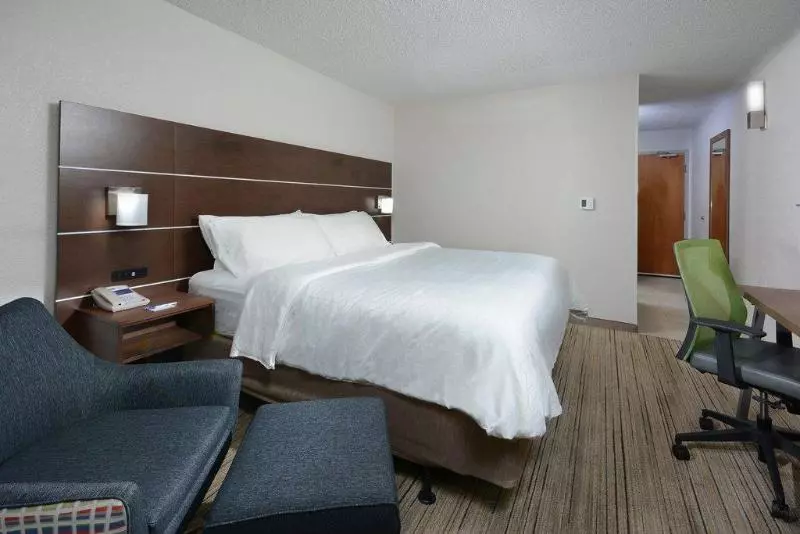 身障者適用キングサイズベッドルーム, Holiday Inn Express Danville, An Ihg