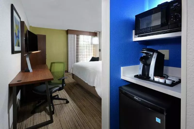 キングサイズベッドのスタンダードルーム, Holiday Inn Express Danville, An Ihg