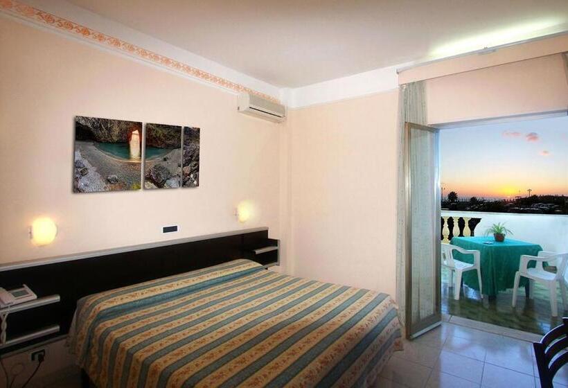 חדר בסיסי לשלושה, Parco Dei Principi