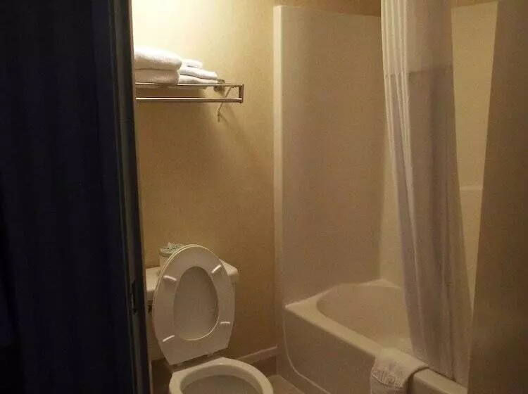 ２ダブルベッドのスタンダードルーム, Quality Inn Forsyth Near Ga Public Safety Training Center