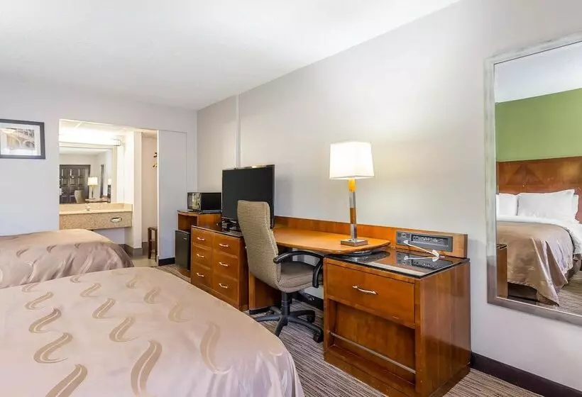 ２ダブルベッドのスタンダードルーム, Quality Inn Forsyth Near Ga Public Safety Training Center