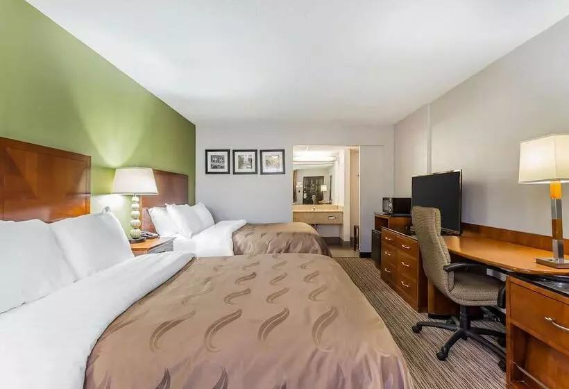 ２ダブルベッドのスタンダードルーム, Quality Inn Forsyth Near Ga Public Safety Training Center