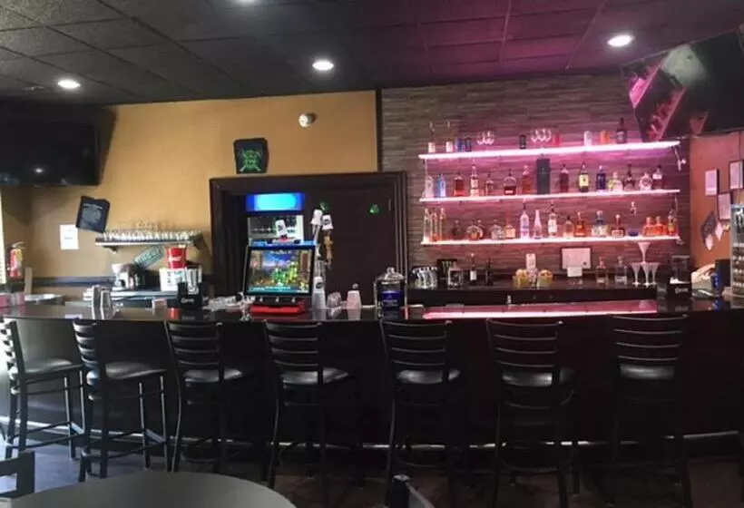 キングサイズベッドのスタンダードルーム, Quality Inn Forsyth Near Ga Public Safety Training Center