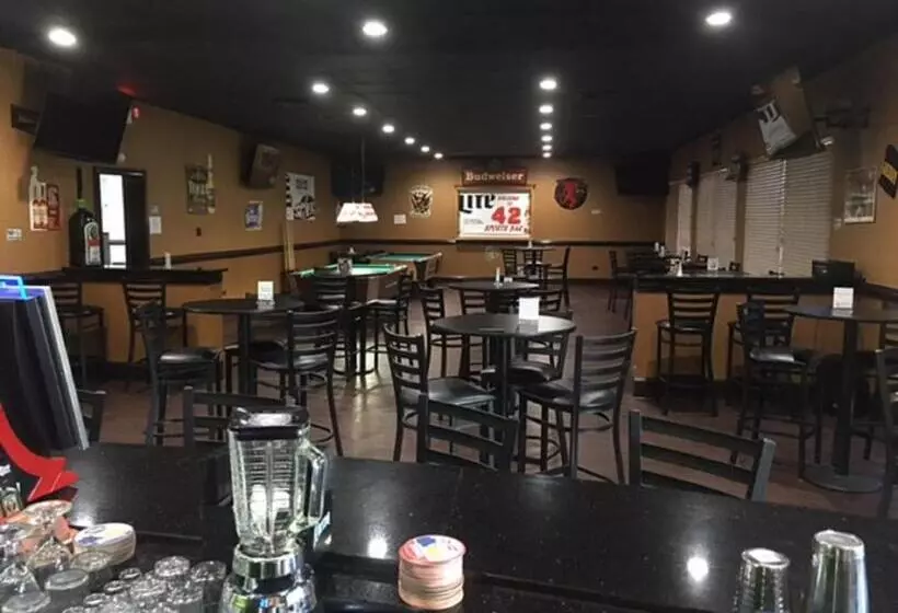 キングサイズベッドのスタンダードルーム, Quality Inn Forsyth Near Ga Public Safety Training Center