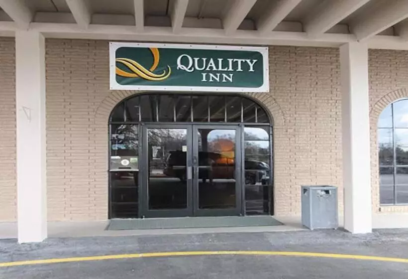 キングサイズベッドのスタンダードルーム, Quality Inn Forsyth Near Ga Public Safety Training Center