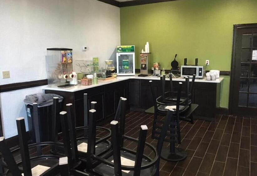 חדר סטנדרט שתי מיטות זוגיות, Quality Inn Forsyth Near Ga Public Safety Training Center