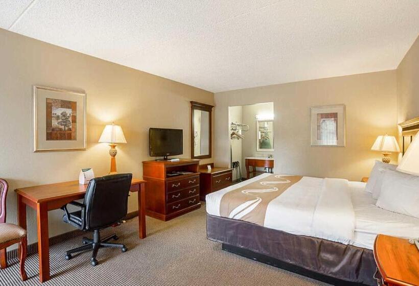 带2个双人床的标准工作室, Quality Inn