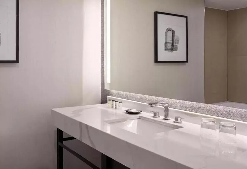 スーペリアールーム, Sheraton Parkway Toronto North Hotel & Suites