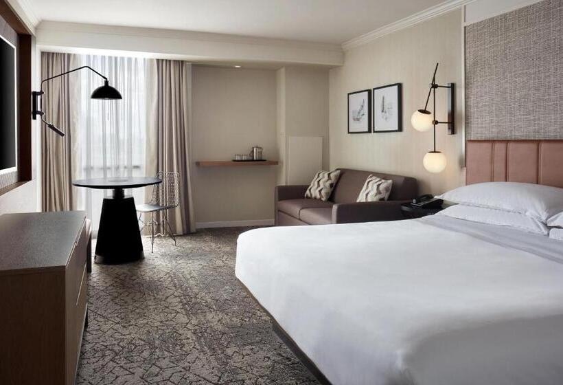 Номер Superior Кровать Кинг, Sheraton Parkway Toronto North Hotel & Suites