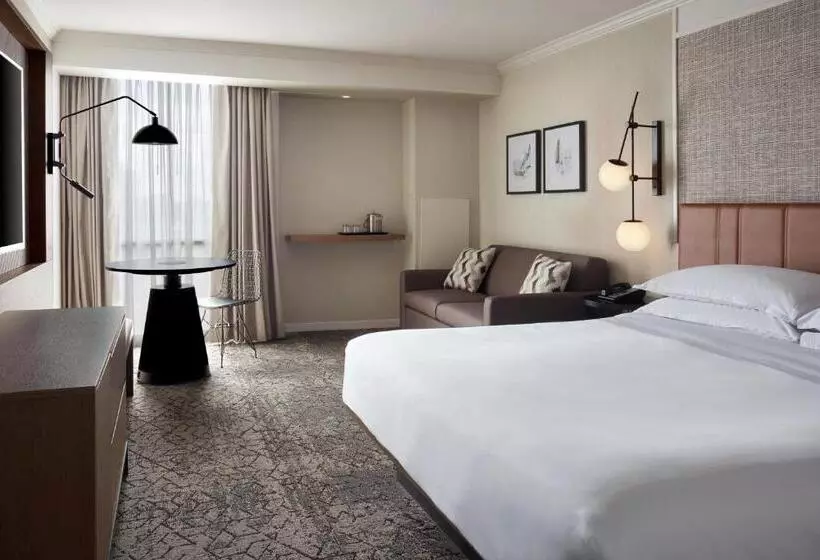 キングサイズベッドのスーペリアルーム, Sheraton Parkway Toronto North Hotel & Suites