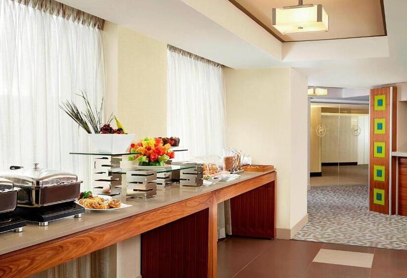 غرفة كلوب, Sheraton Parkway Toronto North Hotel & Suites