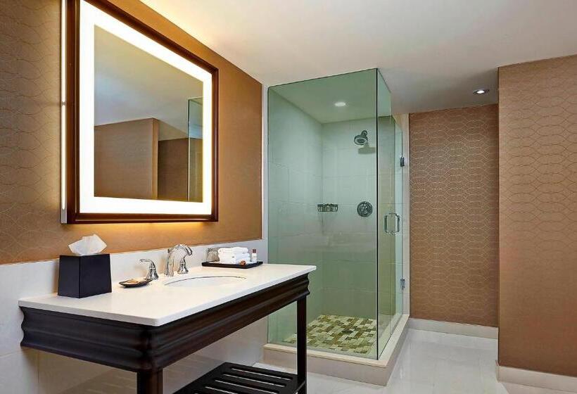 غرفة كلوب, Sheraton Parkway Toronto North Hotel & Suites