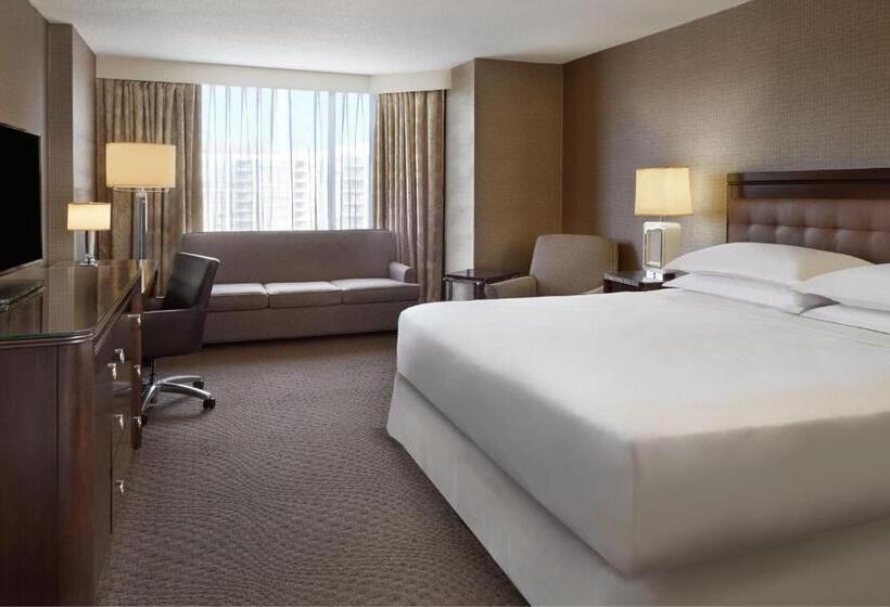 غرفة كلوب سرير كينج, Sheraton Parkway Toronto North Hotel & Suites