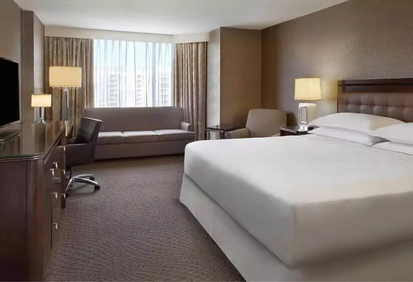 キングサイズベッドのクラブルーム, Sheraton Parkway Toronto North Hotel & Suites