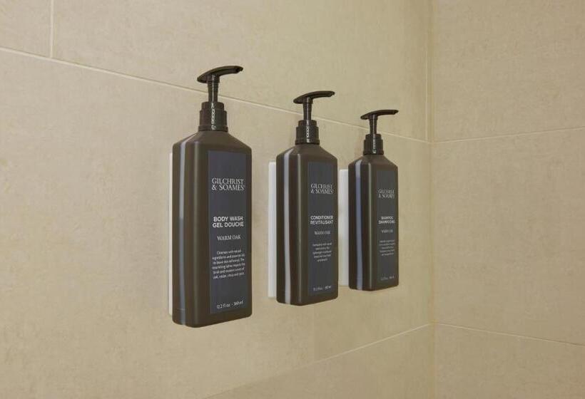 غرفة كلوب سرير كينج, Sheraton Parkway Toronto North Hotel & Suites