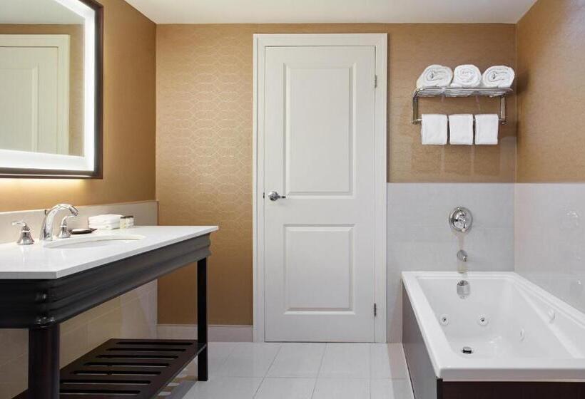 Люкс Клуб, Sheraton Parkway Toronto North Hotel & Suites
