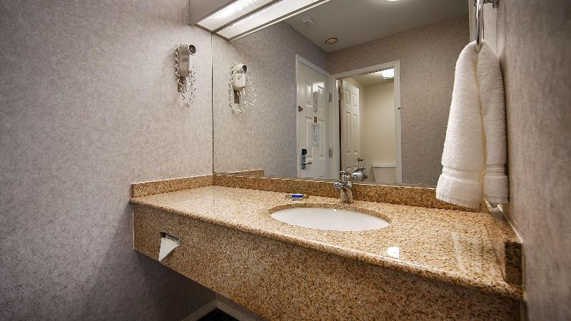 带大床的套房, Surestay Hotel By Best Western North Vancouver Capilano