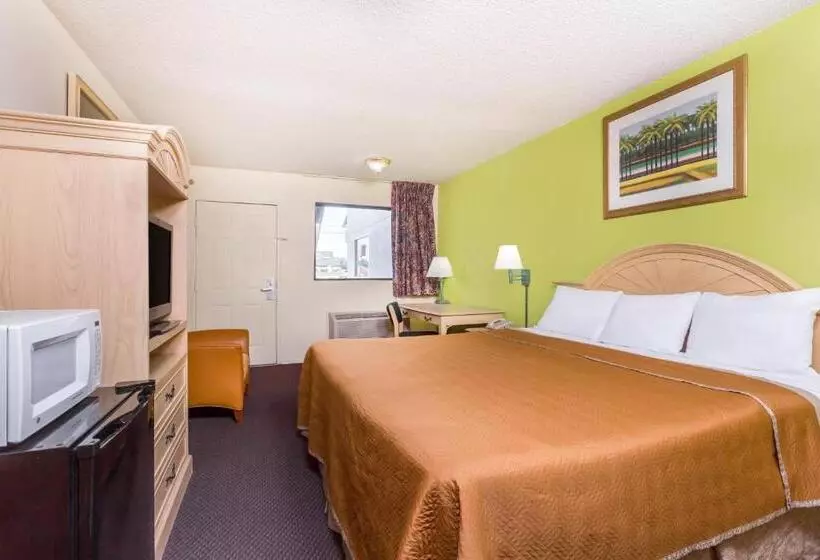 キングサイズベッドのスタンダードルーム, Travelodge By Wyndham Cordele
