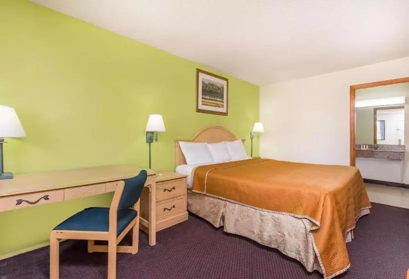 キングサイズベッドのスタンダードルーム, Travelodge By Wyndham Cordele