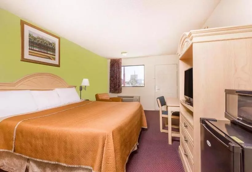 キングサイズベッドのスタンダードルーム, Travelodge By Wyndham Cordele