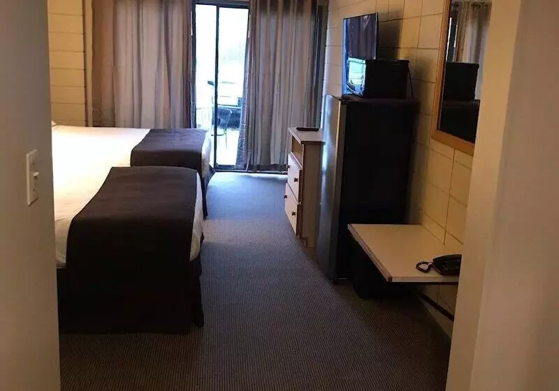 اتاق لوکس, Airport Inn