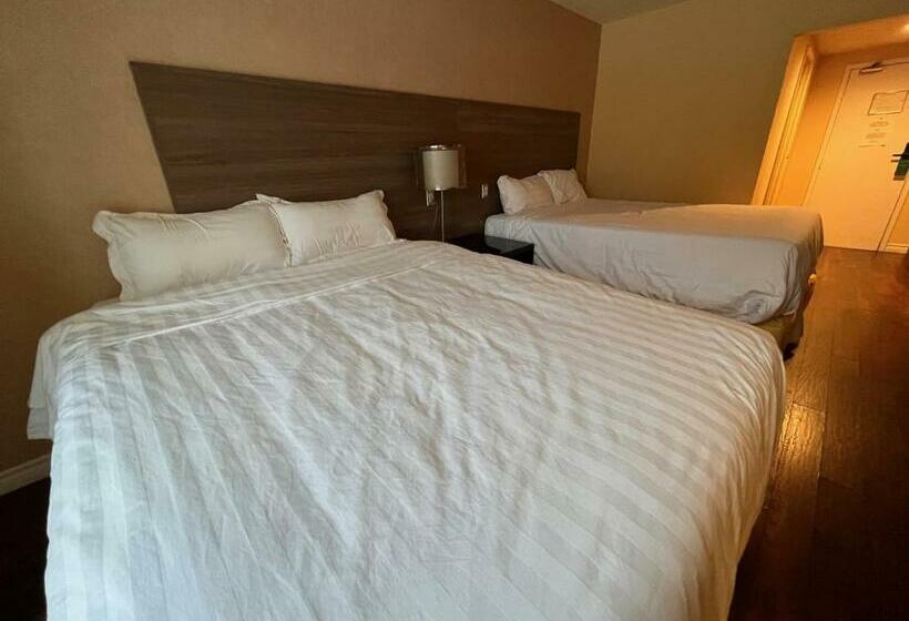 Номер Deluxe, Cowansville