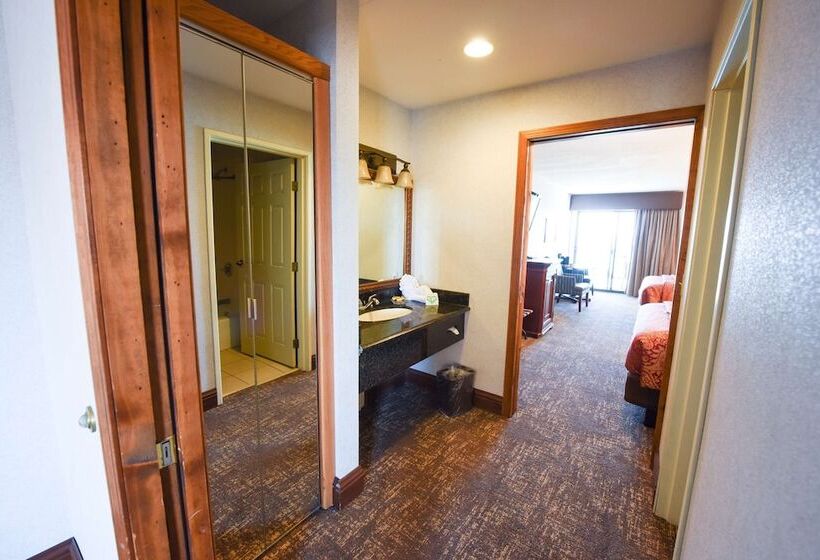 جناح, Best Western Plus Dockside Waterfront Inn