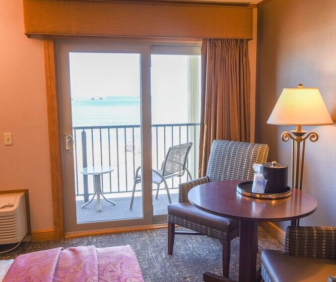 جناح, Best Western Plus Dockside Waterfront Inn