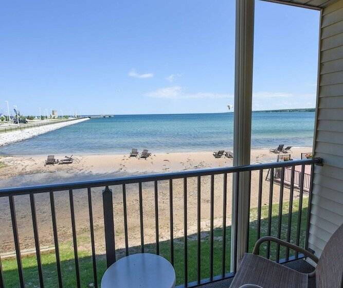 جناح, Best Western Plus Dockside Waterfront Inn