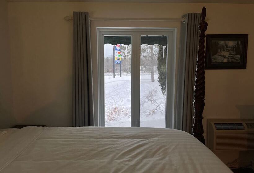 Номер Deluxe, Cowansville