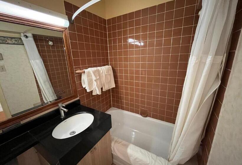 单人经济间, Cowansville