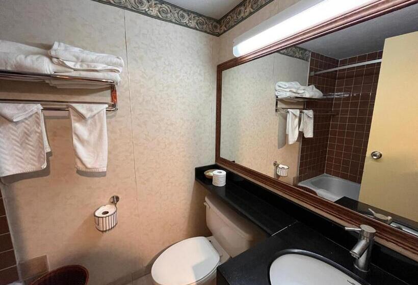 标准间, Cowansville